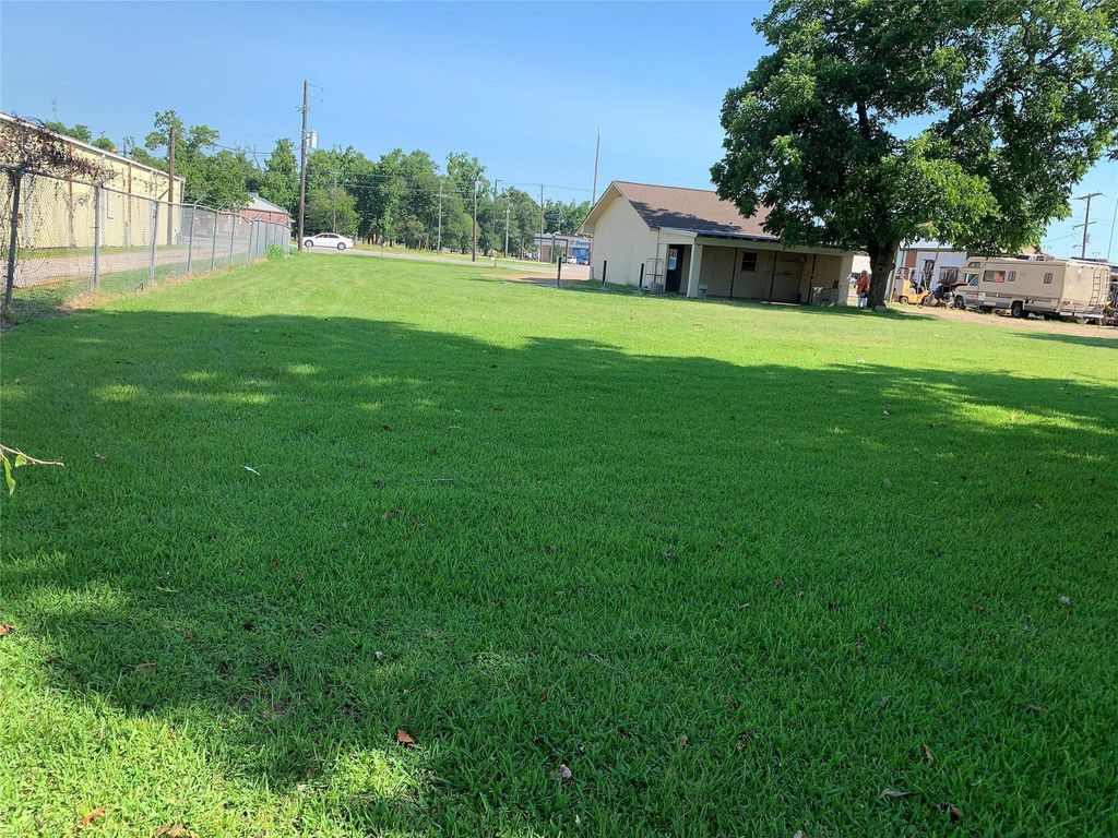 2214 N Main Street, Liberty, TX 77575
