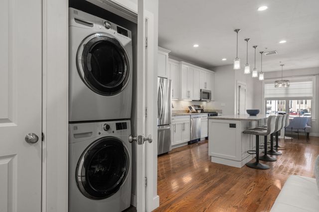 772 East 3rd 2, Boston, MA 02127