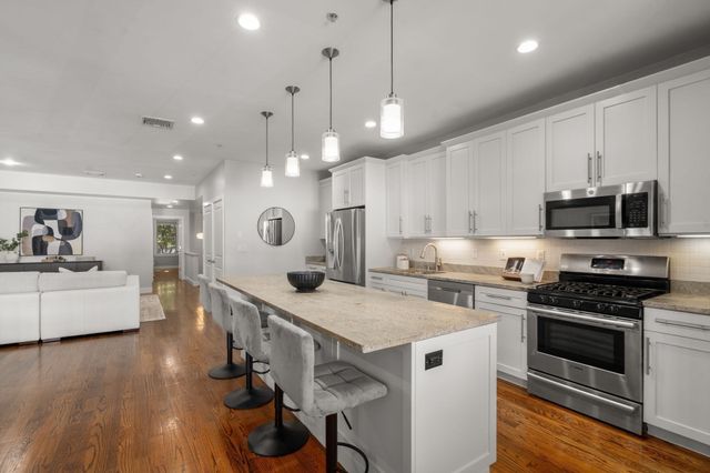 772 East 3rd 2, Boston, MA 02127