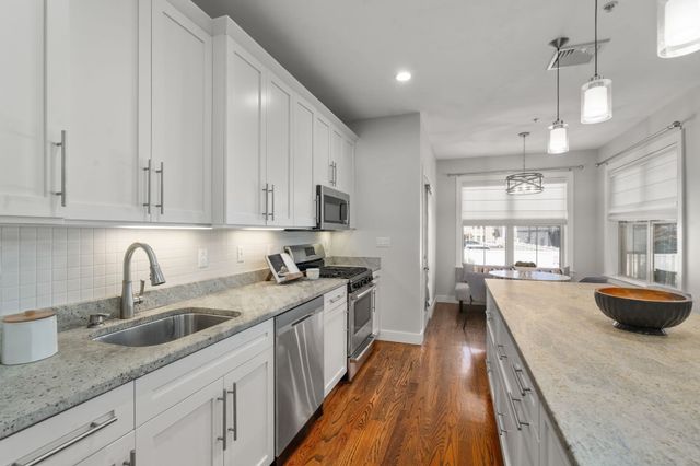 772 East 3rd 2, Boston, MA 02127