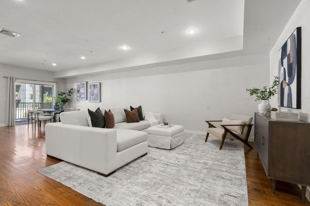 772 East 3rd 2, Boston, MA 02127