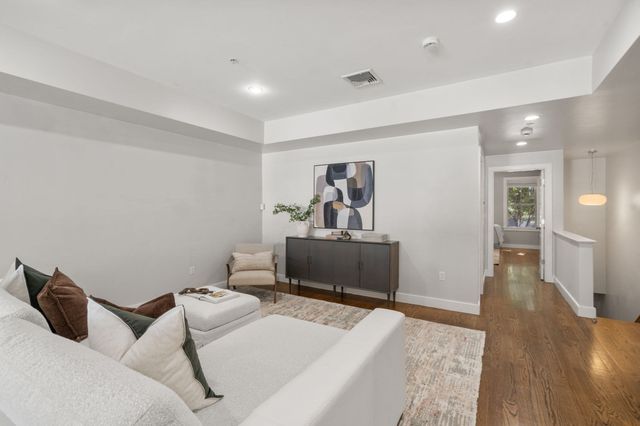 772 East 3rd 2, Boston, MA 02127