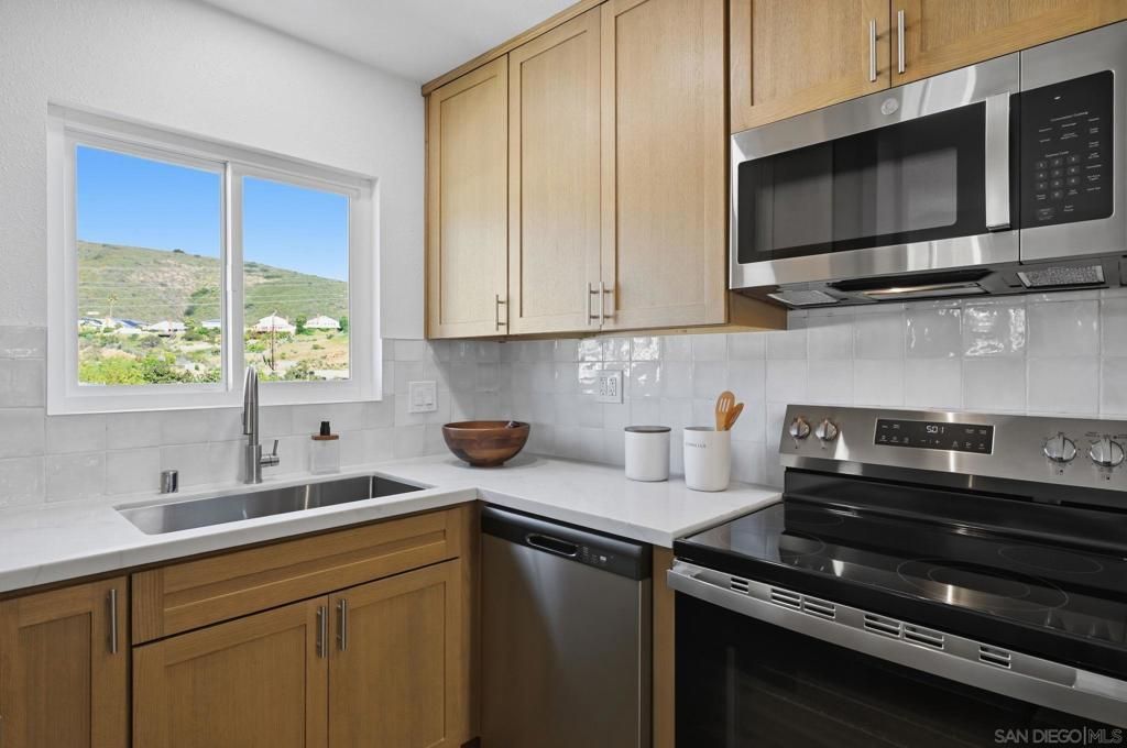 Image 13 of property listing at 9922 Paseo Montalban, San Diego, CA 92129