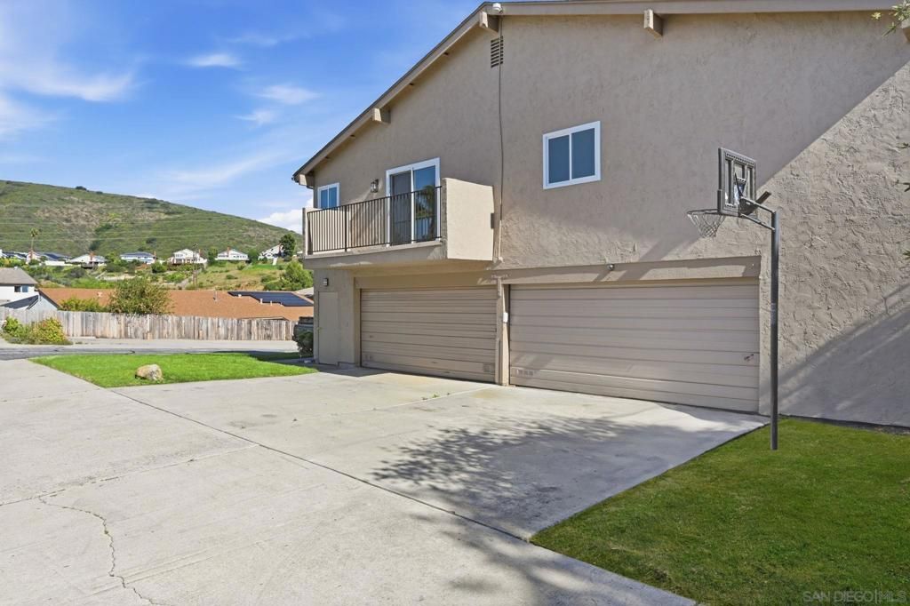 Image 33 of property listing at 9922 Paseo Montalban, San Diego, CA 92129