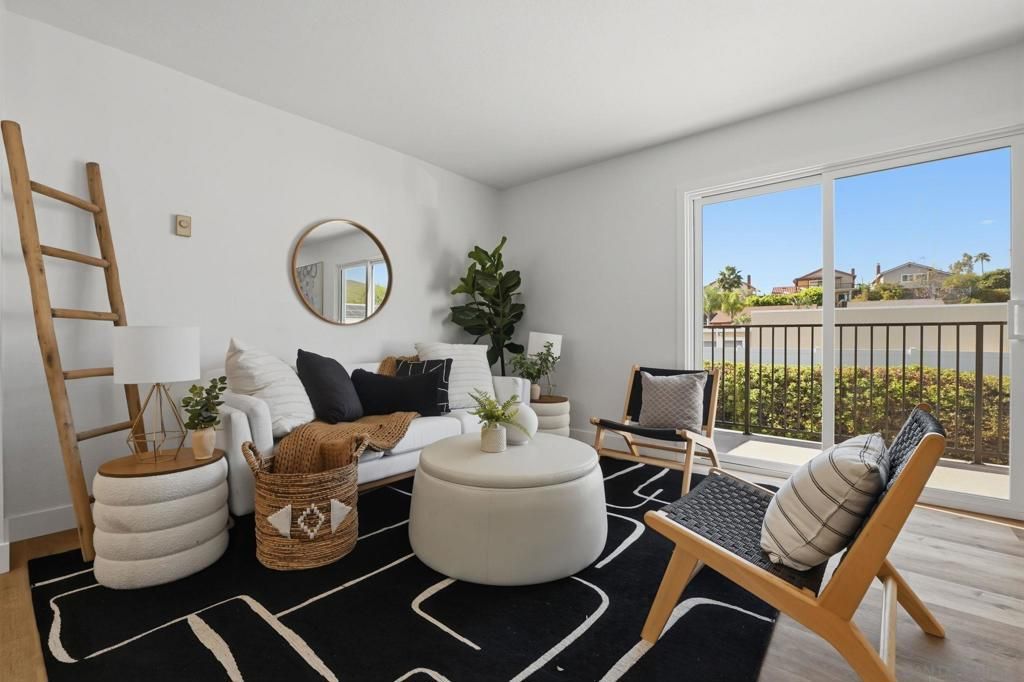 Image 6 of property listing at 9922 Paseo Montalban, San Diego, CA 92129