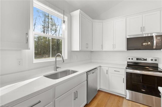 10785 Hornets Nest RD, Gloucester, VA 23061