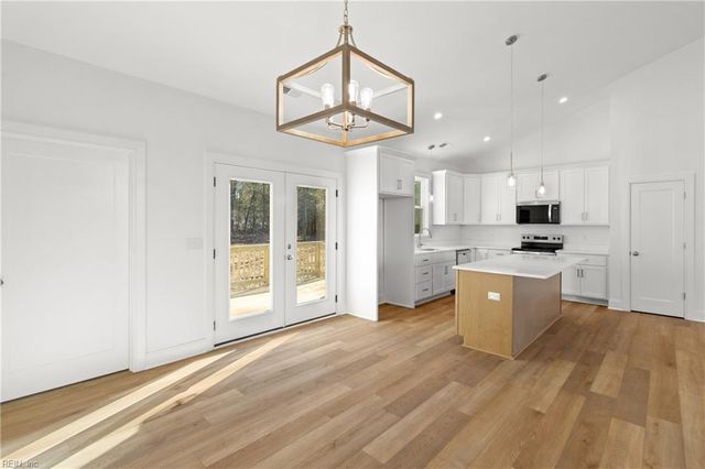 10785 Hornets Nest RD, Gloucester, VA 23061