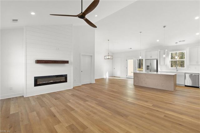 10785 Hornets Nest RD, Gloucester, VA 23061