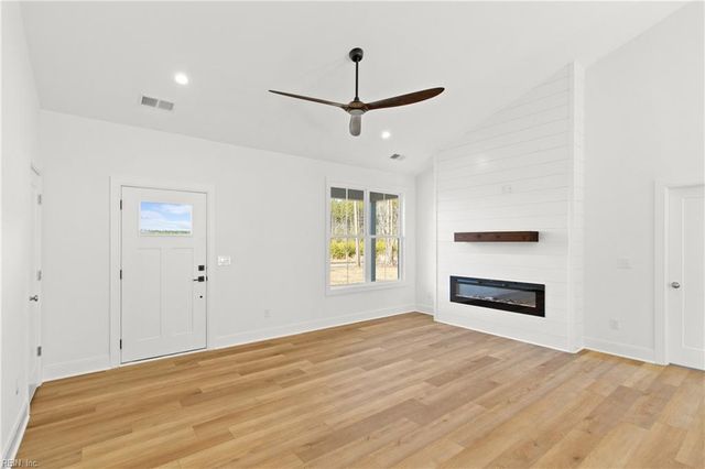 10785 Hornets Nest RD, Gloucester, VA 23061