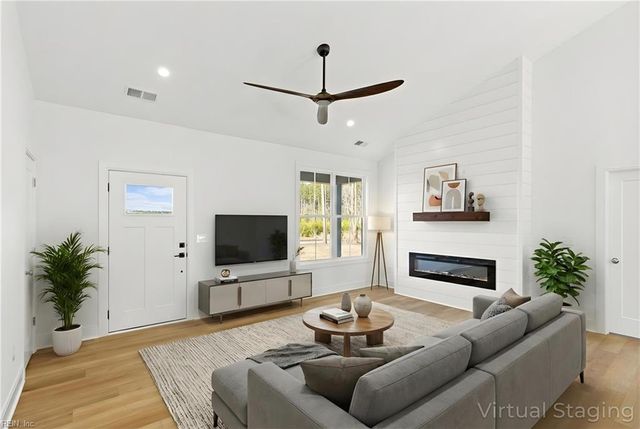 10785 Hornets Nest RD, Gloucester, VA 23061