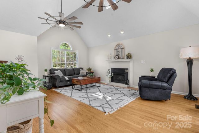 1801 Twin Ponds Drive, Hickory, NC 28602