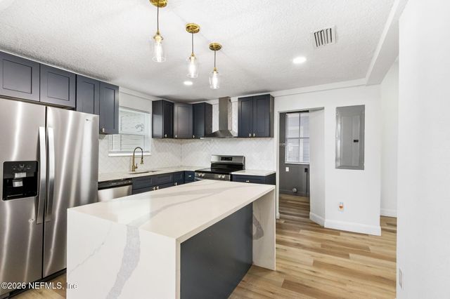 101 E 7TH Street, Jacksonville, FL 32206