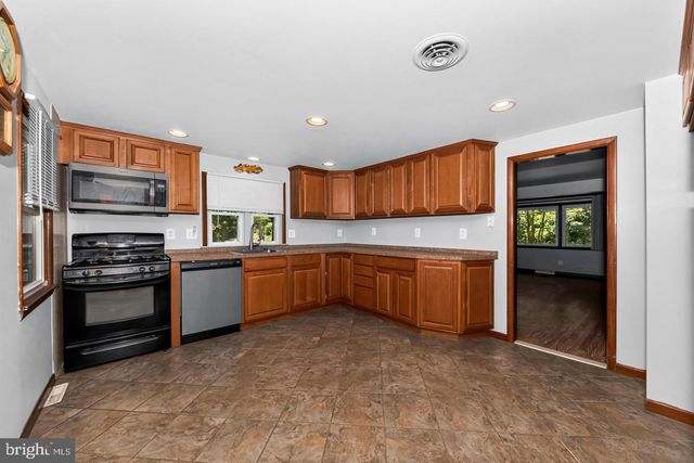 2021 HOLLY NECK, Baltimore, MD 21221