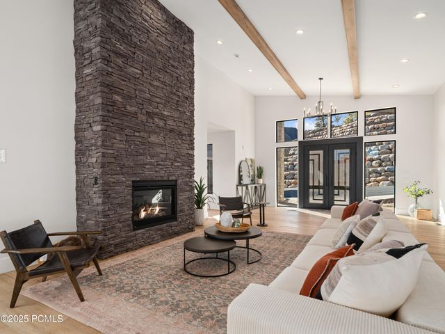 6858 E Summit Peak Circle, Huntsville, UT 84317