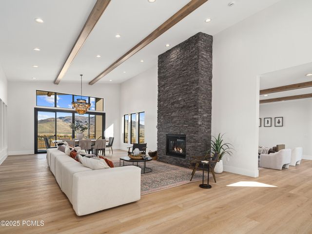 6858 E Summit Peak Circle, Huntsville, UT 84317