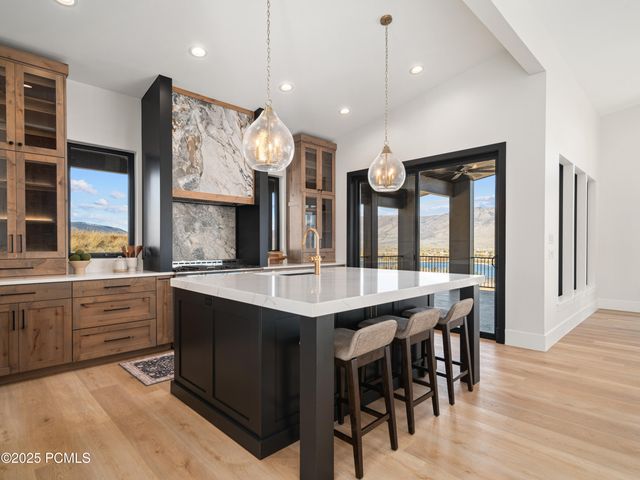 6858 E Summit Peak Circle, Huntsville, UT 84317