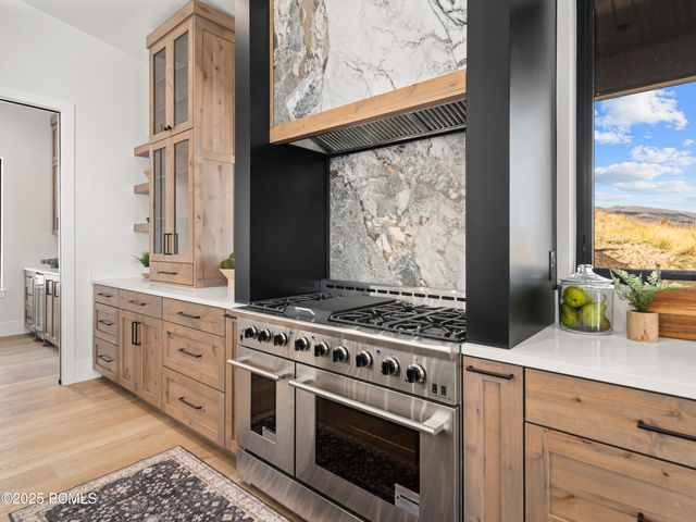 6858 E Summit Peak Circle, Huntsville, UT 84317