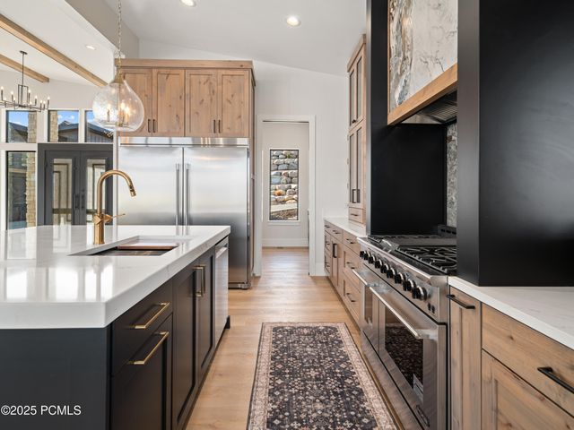 6858 E Summit Peak Circle, Huntsville, UT 84317