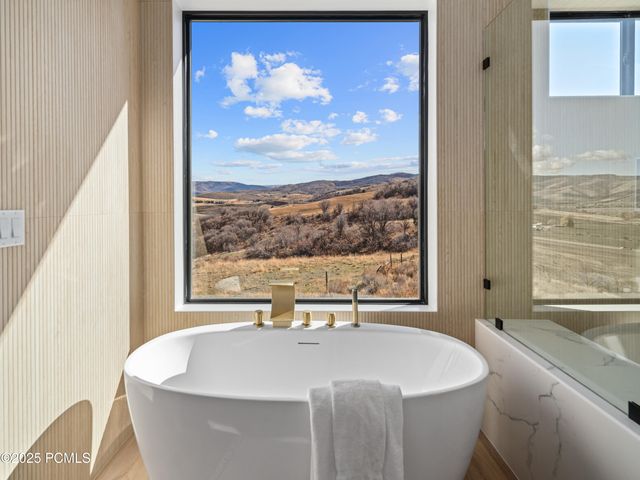 6858 E Summit Peak Circle, Huntsville, UT 84317