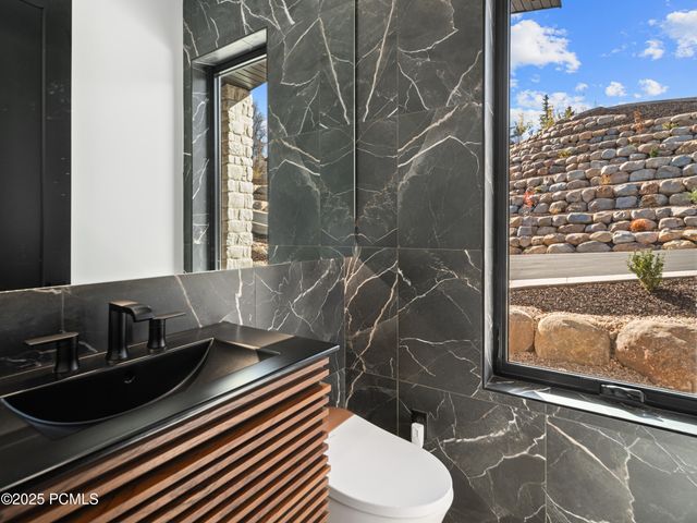 6858 E Summit Peak Circle, Huntsville, UT 84317