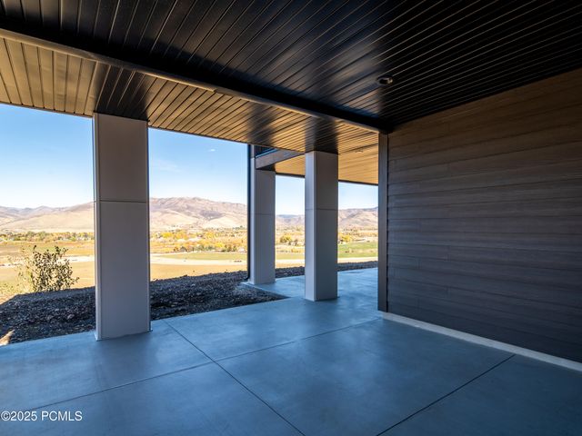 6858 E Summit Peak Circle, Huntsville, UT 84317