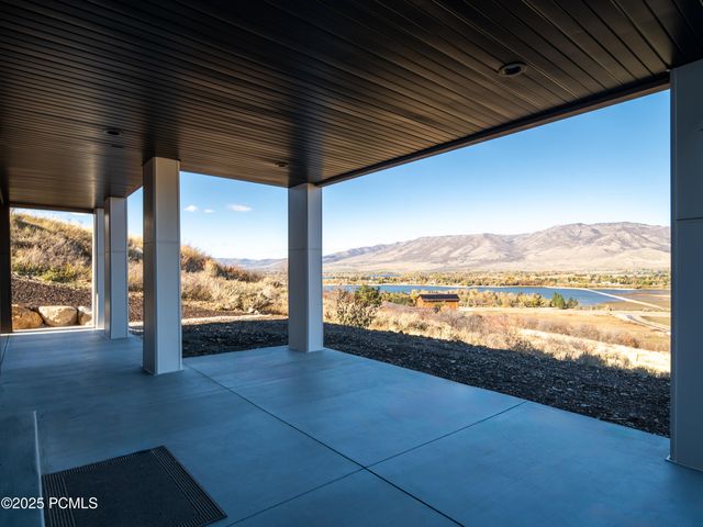 6858 E Summit Peak Circle, Huntsville, UT 84317