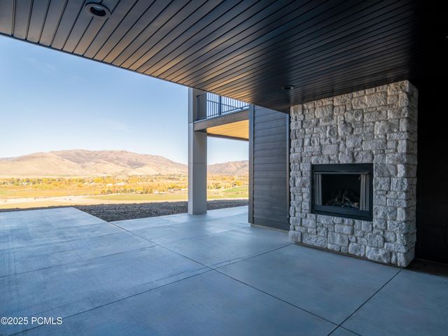 6858 E Summit Peak Circle, Huntsville, UT 84317