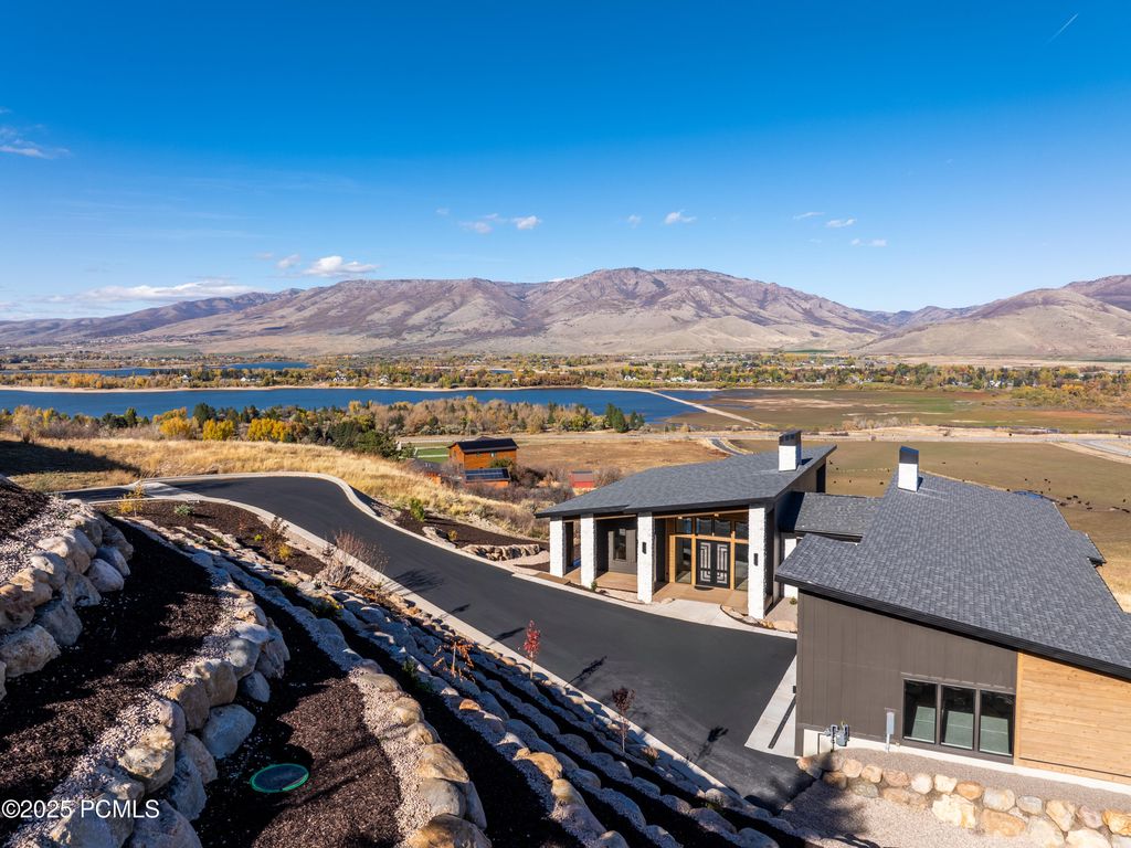 6858 E Summit Peak Circle, Huntsville, UT 84317