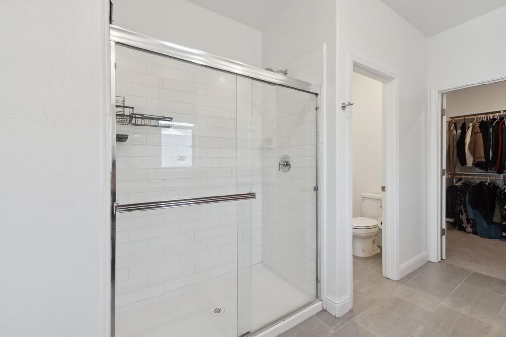 Image 19 of property listing at 6406 E Giavanna Avenue, Fresno, CA 93727