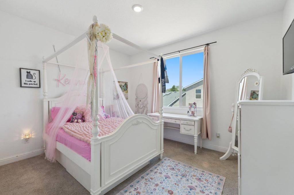 Image 20 of property listing at 6406 E Giavanna Avenue, Fresno, CA 93727