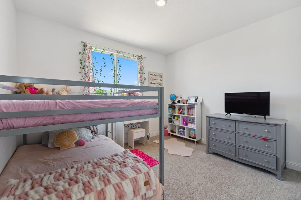 Image 21 of property listing at 6406 E Giavanna Avenue, Fresno, CA 93727