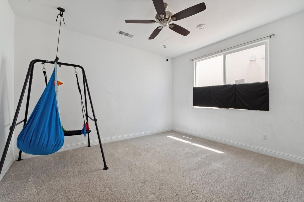 Image 27 of property listing at 6406 E Giavanna Avenue, Fresno, CA 93727