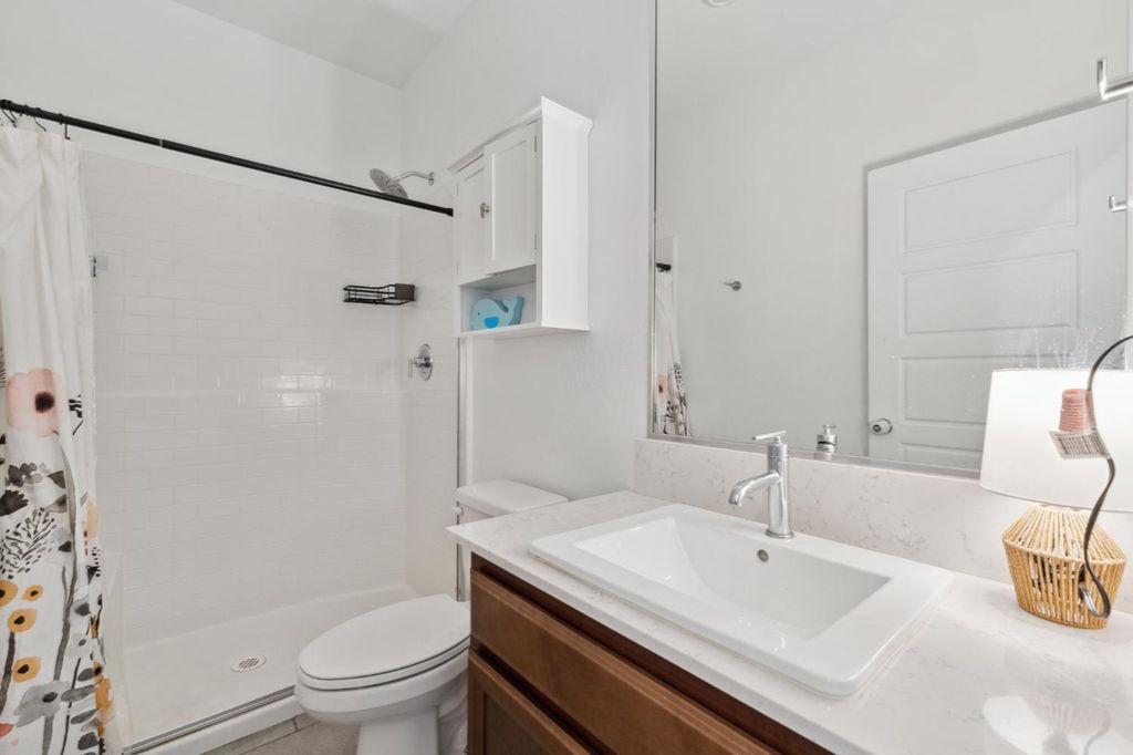 Image 28 of property listing at 6406 E Giavanna Avenue, Fresno, CA 93727