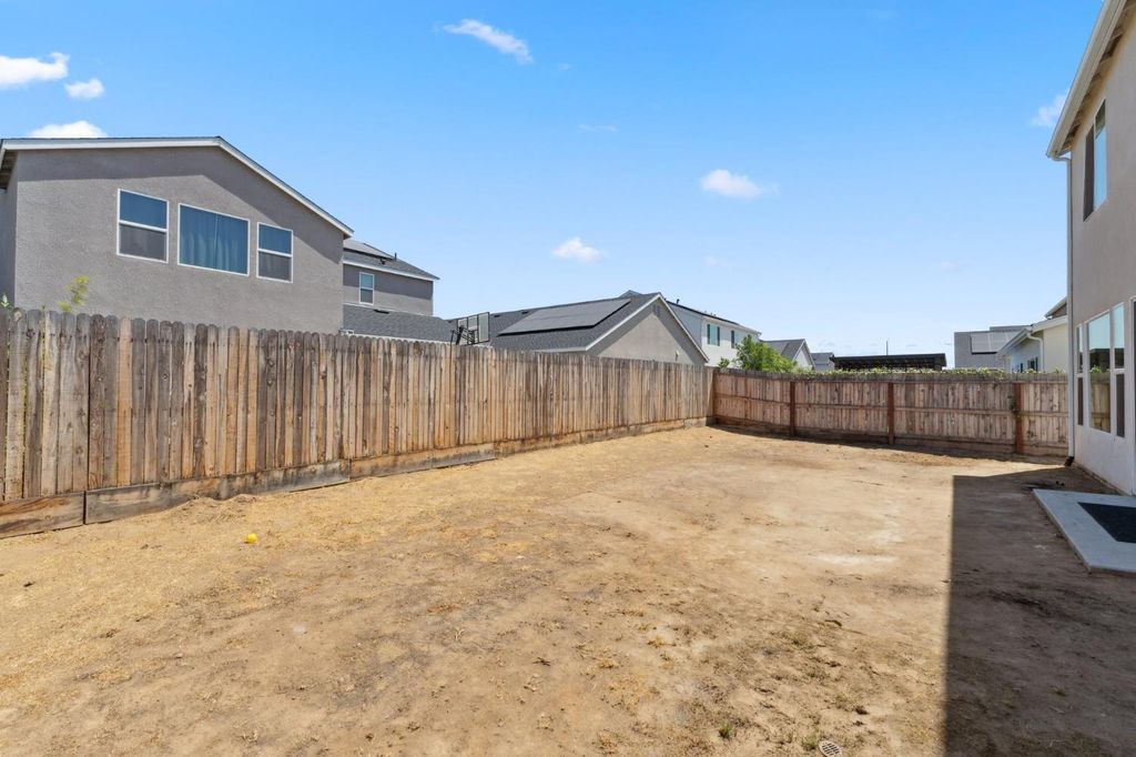 Image 30 of property listing at 6406 E Giavanna Avenue, Fresno, CA 93727