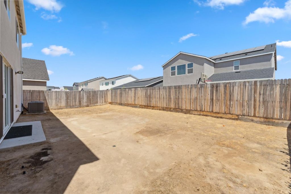 Image 31 of property listing at 6406 E Giavanna Avenue, Fresno, CA 93727