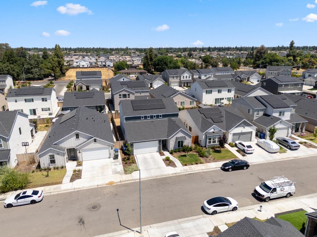 Image 35 of property listing at 6406 E Giavanna Avenue, Fresno, CA 93727