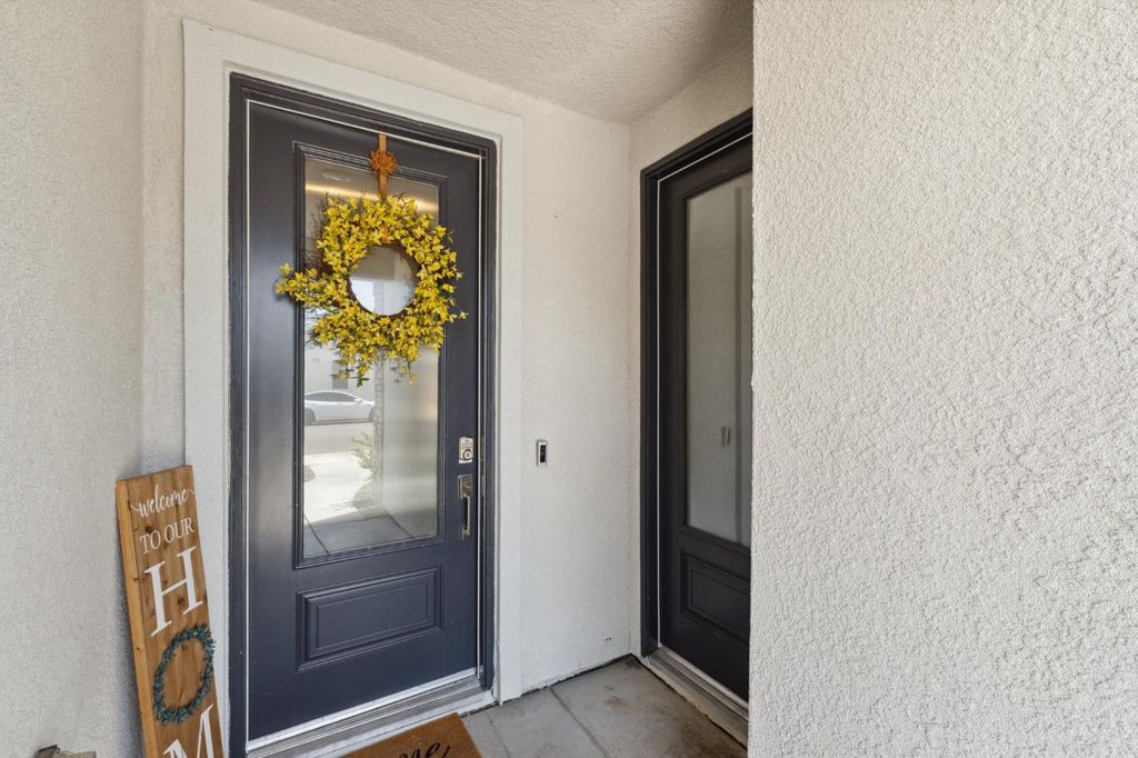 Image 4 of property listing at 6406 E Giavanna Avenue, Fresno, CA 93727