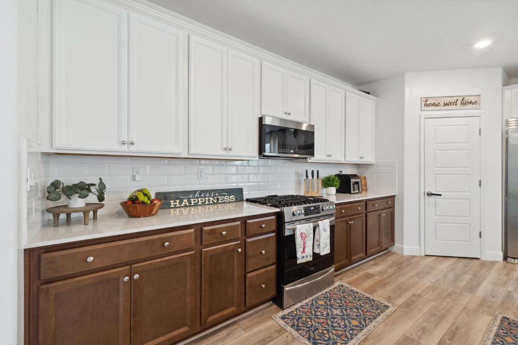 Image 9 of property listing at 6406 E Giavanna Avenue, Fresno, CA 93727