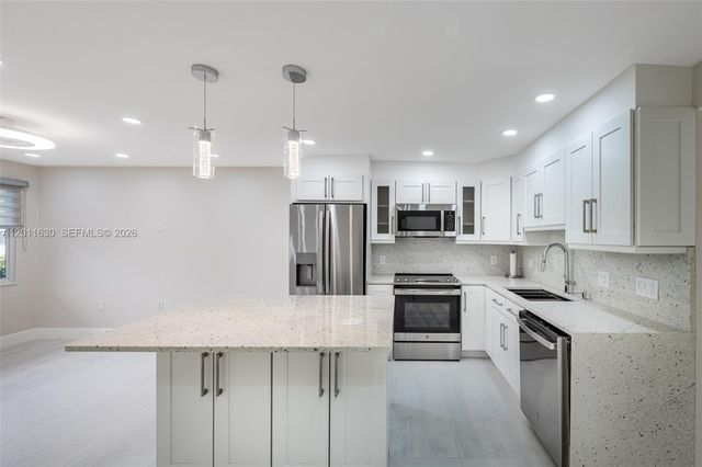 102 E Upminster E 102, Deerfield Beach, FL 33442