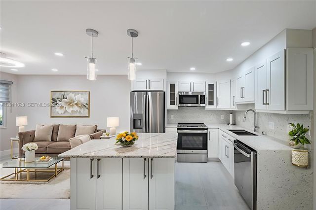 102 E Upminster E 102, Deerfield Beach, FL 33442