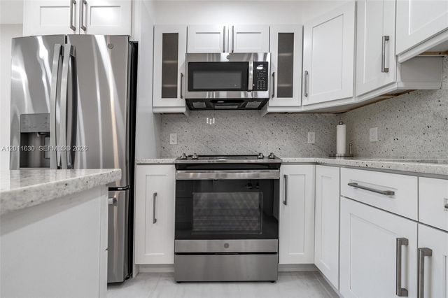 102 E Upminster E 102, Deerfield Beach, FL 33442