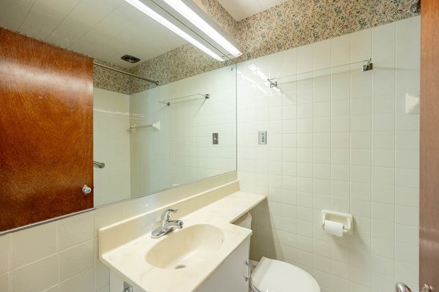 5610 N Ottawa Avenue, Chicago, IL 60631