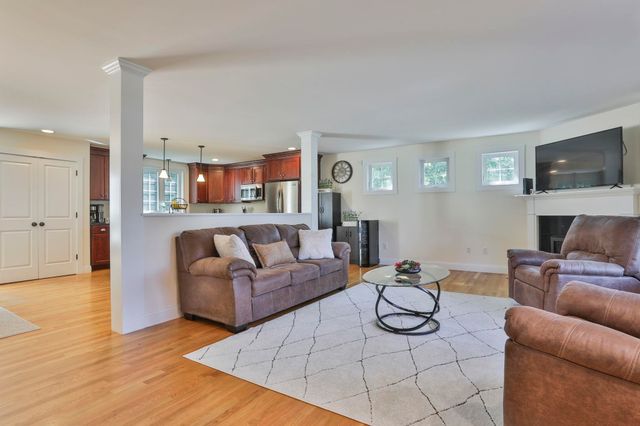 76 Grouse Run, Pelham, NH 03076