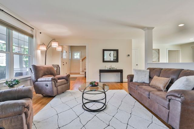76 Grouse Run, Pelham, NH 03076