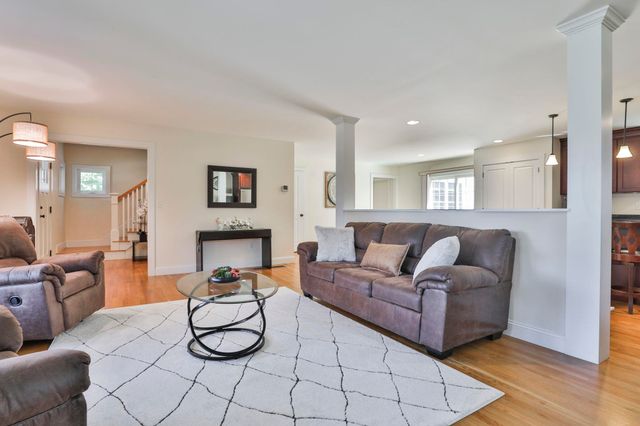 76 Grouse Run, Pelham, NH 03076