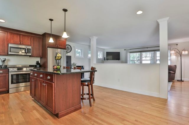 76 Grouse Run, Pelham, NH 03076