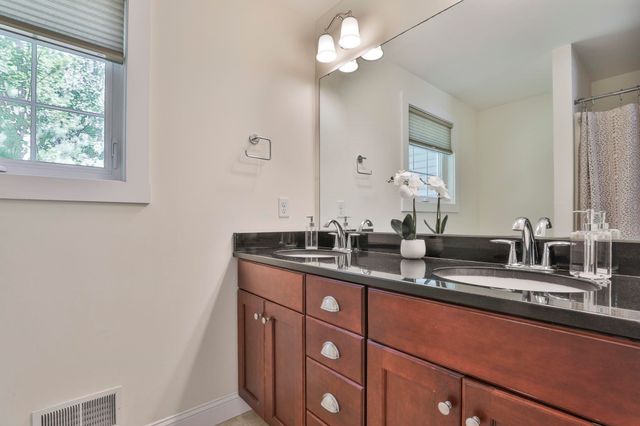 76 Grouse Run, Pelham, NH 03076
