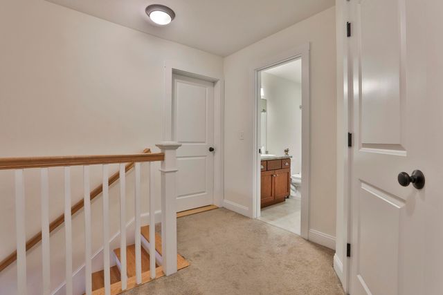 76 Grouse Run, Pelham, NH 03076