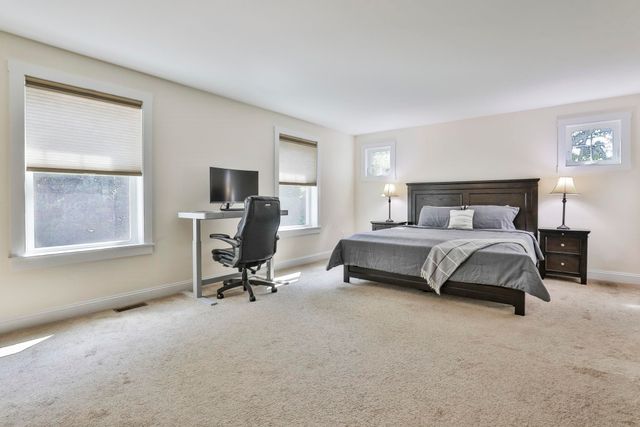 76 Grouse Run, Pelham, NH 03076