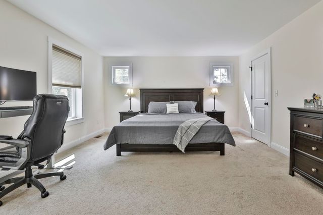 76 Grouse Run, Pelham, NH 03076
